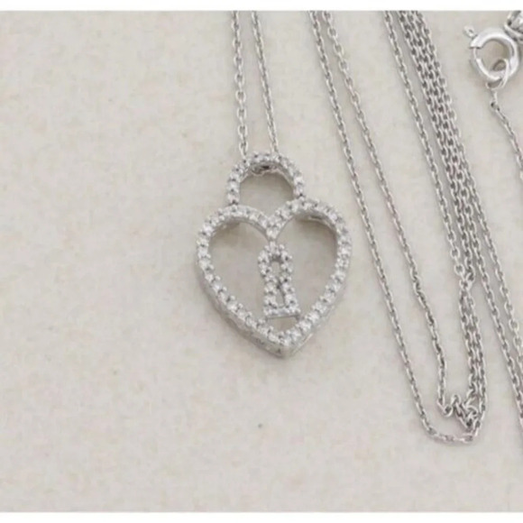 Unbranded Jewelry - 10k White Gold .25 Carat Diamond Key Heart Pendant 14k White Gold Chain 14"-20"